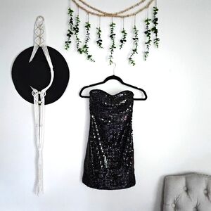 Trinni Black Strapless Sequin Bodycon Dress – Size 3